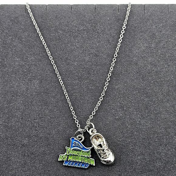 Disneyland 1/2 Marathon 2014 Silver Tone Pendant Necklace Chain - Picture 1 of 5